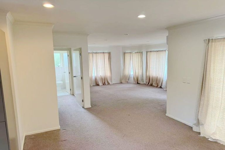 Photo of property in 102a Wharf Road, Te Atatu Peninsula, Auckland, 0610
