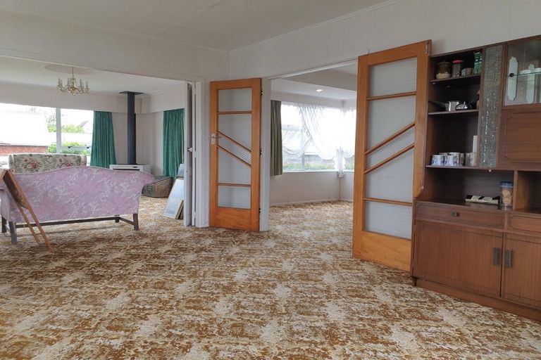 Photo of property in 5 Turakina Street, Merrilands, New Plymouth, 4312