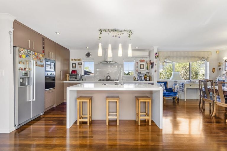 Photo of property in 74 Travis View Drive, Fairview Heights, Auckland, 0632