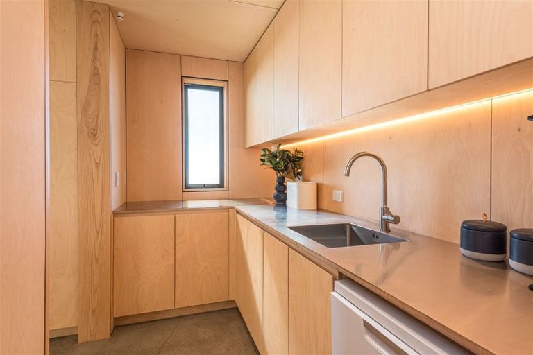 Photo of property in 5 Sowerby Place, Richmond Hill, Christchurch, 8081