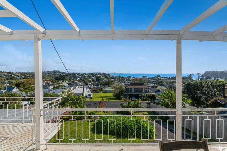 Photo of property in 43 Surf Road, Stanmore Bay, Whangaparaoa, 0932