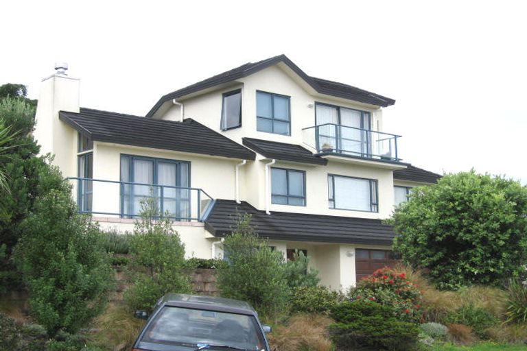 Photo of property in 4 Poaka Place, Beach Haven, Auckland, 0626