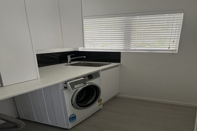 Photo of property in 16 Thorburn Avenue, Red Beach, 0932