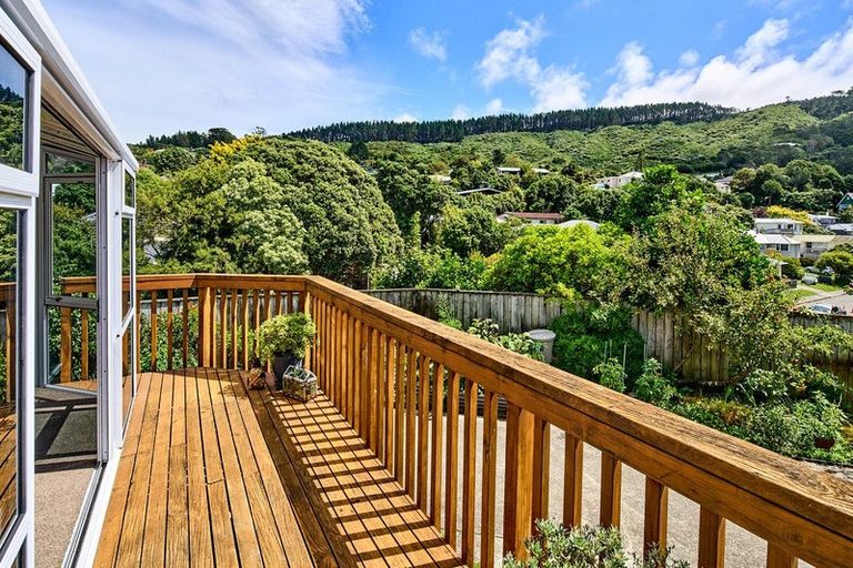 Photo of property in 35 Lincoln Avenue, Tawa, Wellington, 5028