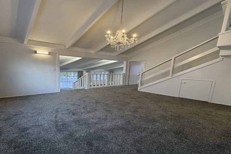 Photo of property in 1/3 Miraka Place, Birkenhead, Auckland, 0626