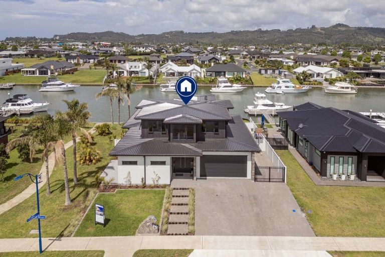 Photo of property in 33 Awatea Drive, Whitianga, 3510