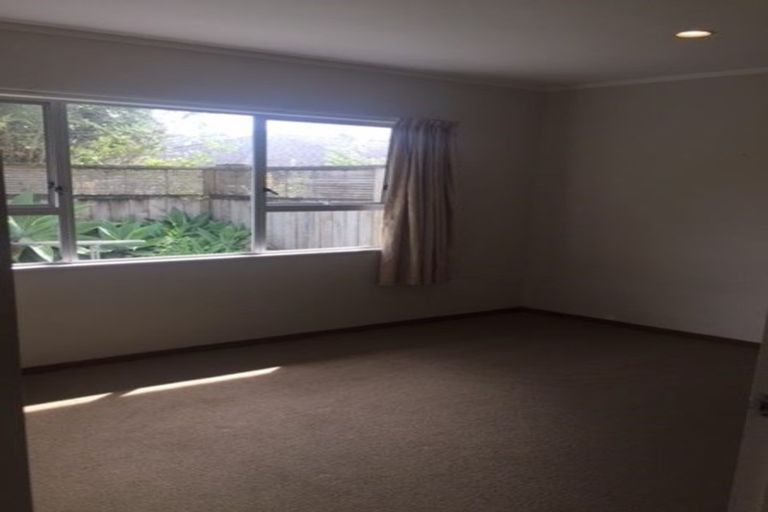 Photo of property in 1/22 Dunraven Place, Torbay, Auckland, 0630