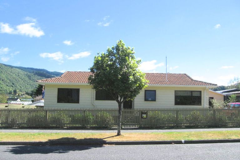 Photo of property in 19 Amber Grove, Birchville, Upper Hutt, 5018