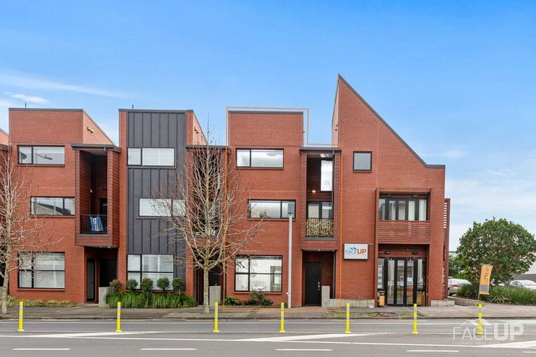 Photo of property in 86 Hobsonville Point Road, Hobsonville, Auckland, 0616