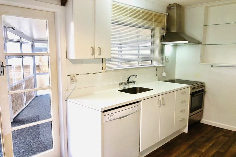 Photo of property in 101 Flanshaw Road, Te Atatu South, Auckland, 0610