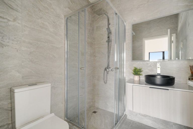 Photo of property in 4/32 Tapuwae Way, Mangere Bridge, 2022