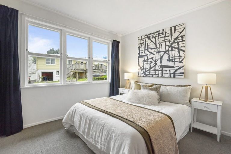 Photo of property in 72 Blakeborough Drive, Forrest Hill, Auckland, 0620