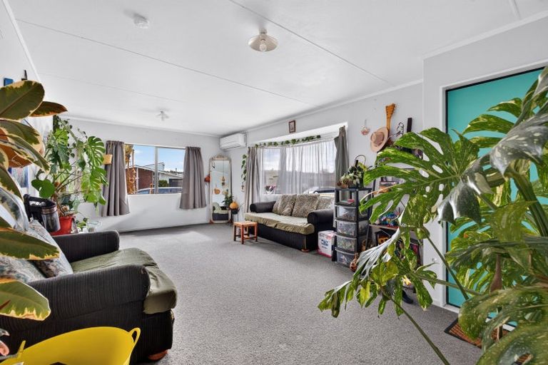 Photo of property in 28 Cranby Crescent, Onekawa, Napier, 4110