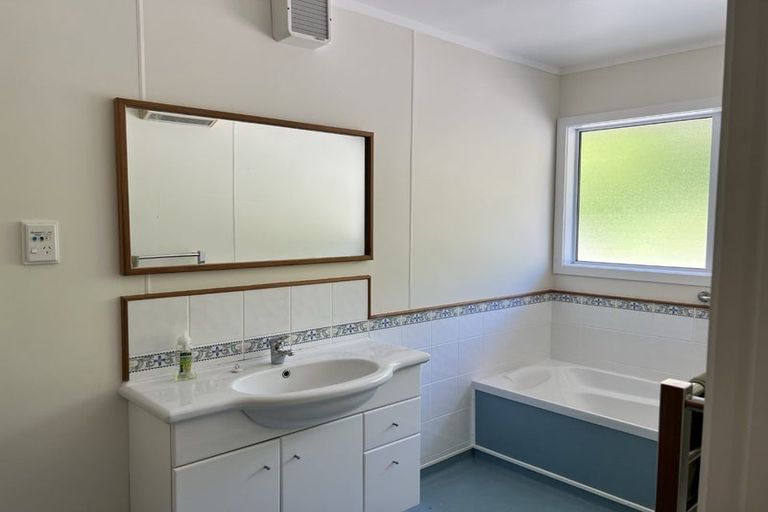Photo of property in 111 Ngatiawa Road, Reikorangi, Waikanae, 5391