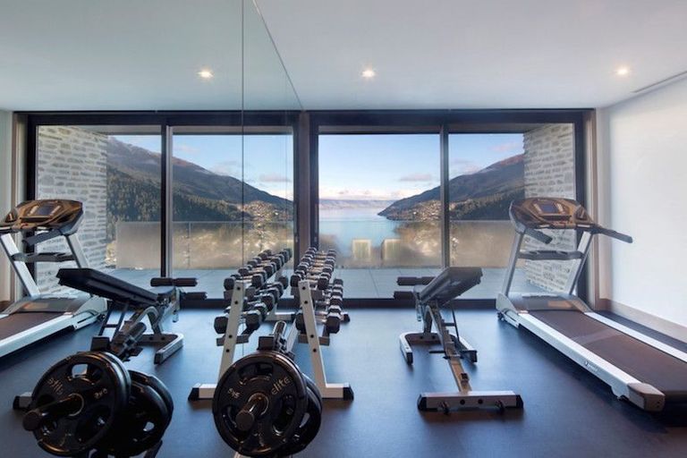 Photo of property in 10 Pinnacle Place, Queenstown, 9300