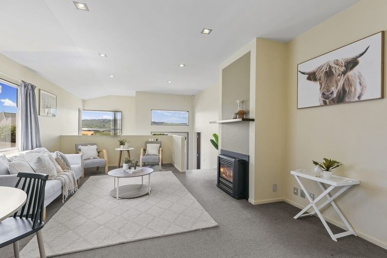 Photo of property in 25 Waverton Terrace, Churton Park, Wellington, 6037