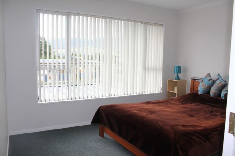 Photo of property in 28 Pompolona Street, Te Anau, 9600