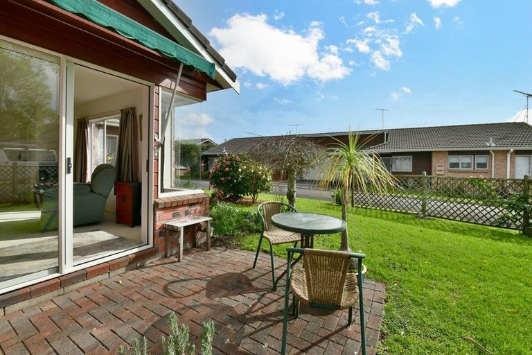 Photo of property in 15 The Grove, Red Beach, 0932