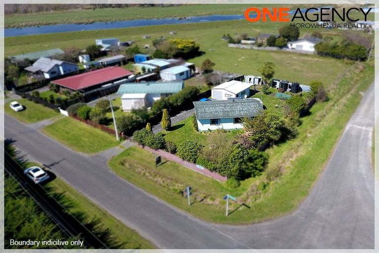 Photo of property in 9 Punga Street, Tangimoana, 4822