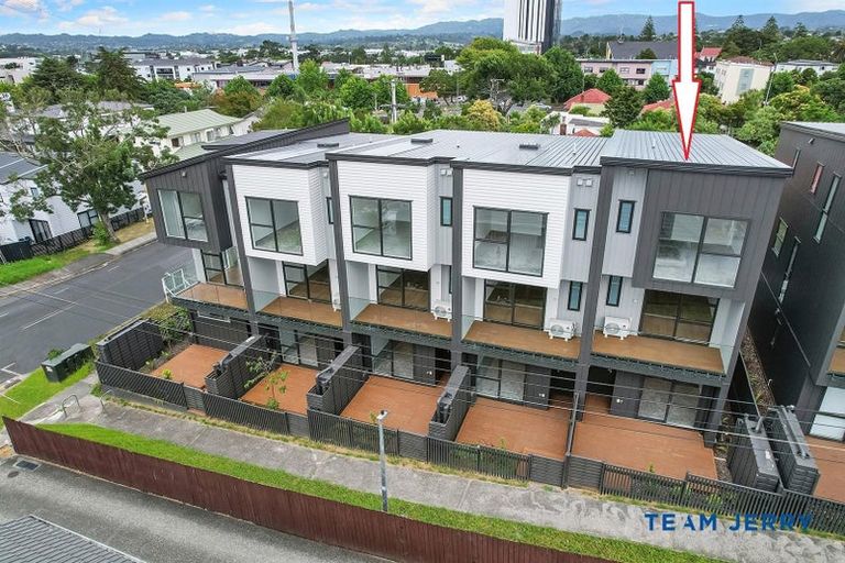 Photo of property in 5/26 Buscomb Avenue, Henderson, Auckland, 0610