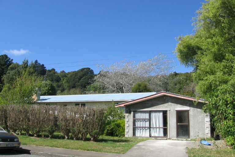 Photo of property in 4 Molloys Road, Te Marua, Upper Hutt, 5018
