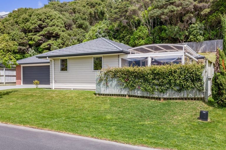 Photo of property in 19 Banks Boulevard, Whitby, Porirua, 5024