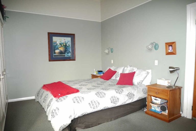 Photo of property in 152 Kelburn Parade, Kelburn, Wellington, 6012