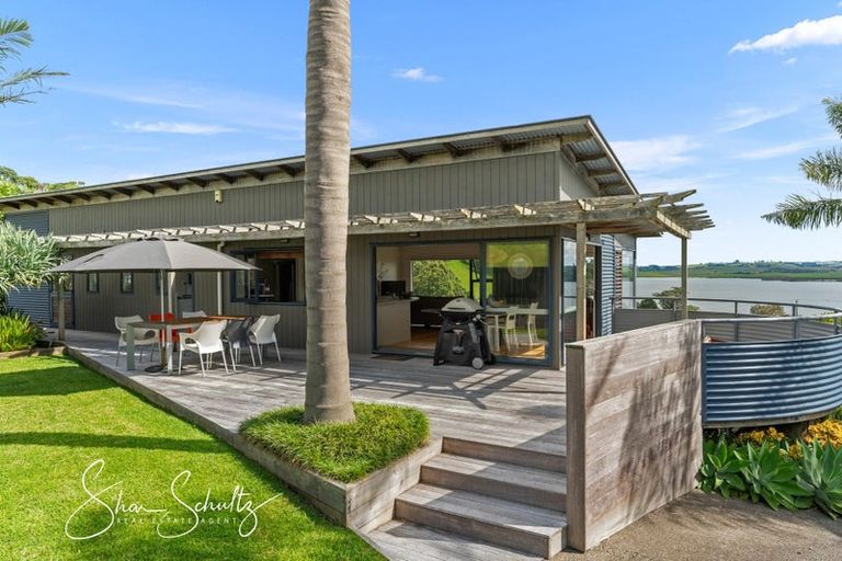 Photo of property in 24 Oxford Street, Whakapirau, Maungaturoto, 0583