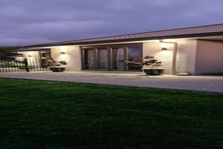 Photo of property in 94 Pohutukawa Drive, Levin, 5571