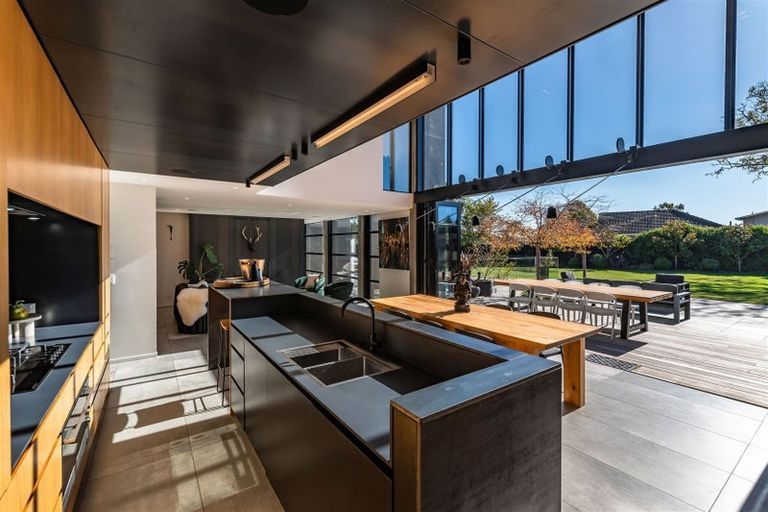 Photo of property in 9 Walnut Avenue, Strowan, Christchurch, 8052