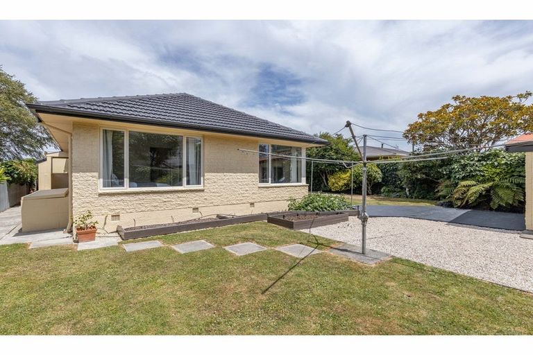 Photo of property in 56 Greendale Avenue, Avonhead, Christchurch, 8042
