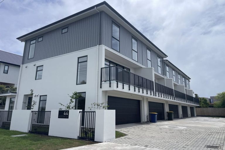 Photo of property in 44 Montgomery Avenue, Belmont, Auckland, 0622