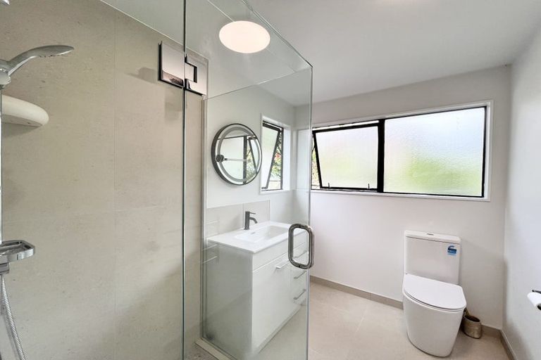 Photo of property in 1/219 Glenfield Road, Hillcrest, Auckland, 0627