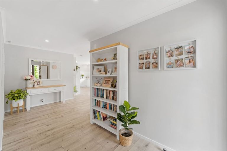 Photo of property in 7 Phoebe Meikle Place, Torbay, Auckland, 0630