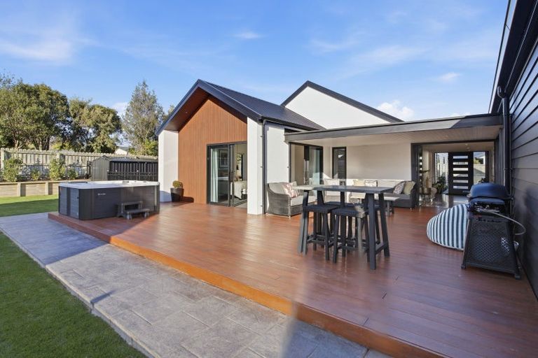 Photo of property in 16 Three Kings Court, Outram, 9019