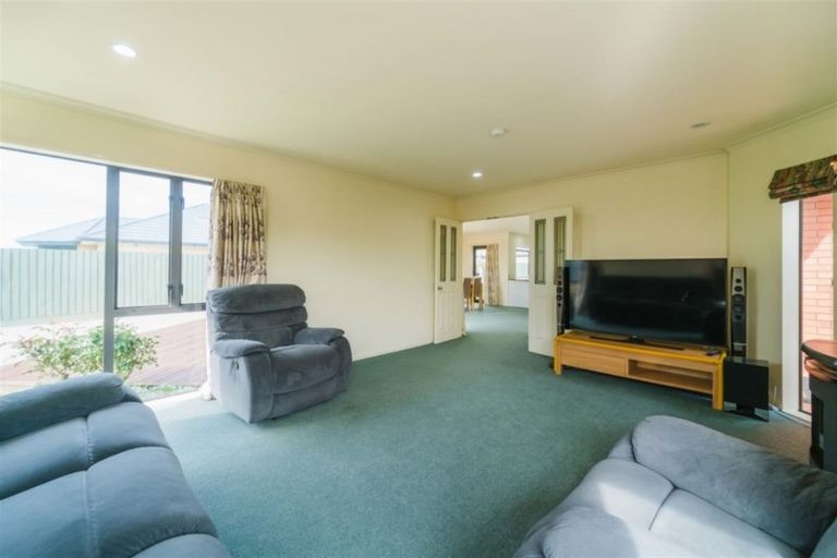 Photo of property in 15 Empress Place, Halswell, Christchurch, 8025