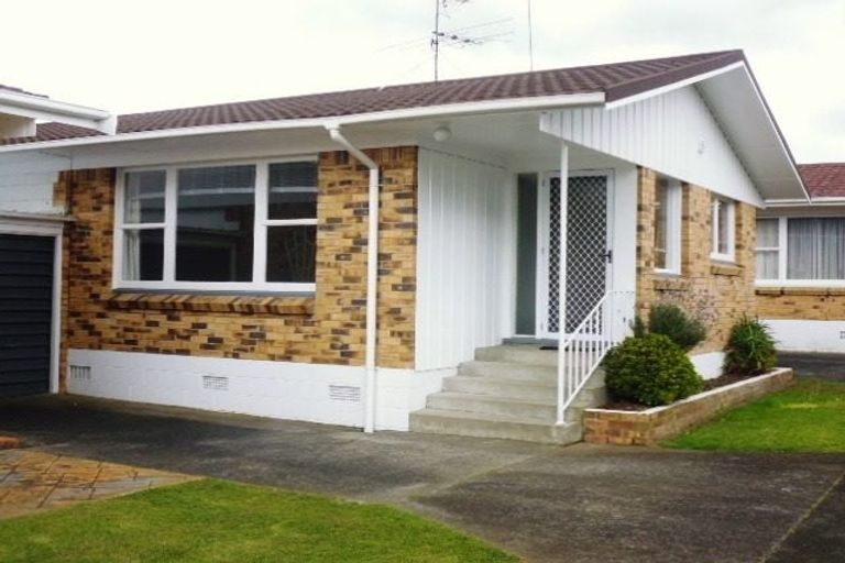 Photo of property in 2/43 East Street, Papakura, 2110