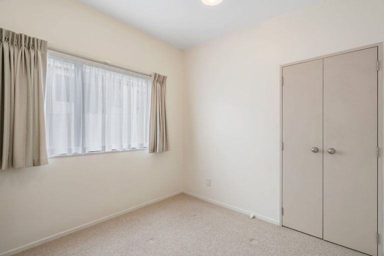 Photo of property in 2 Glucina Place, Glen Eden, Auckland, 0602