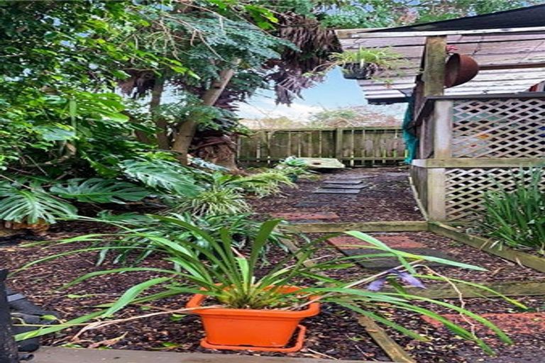 Photo of property in 2/61 Arawa Street, New Lynn, Auckland, 0600