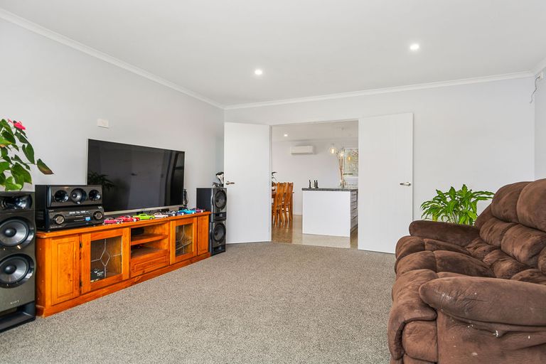 Photo of property in 15 Bryan Gallagher Place, Welcome Bay, Tauranga, 3175