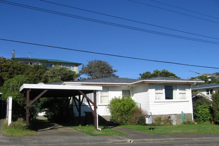 Photo of property in 4 Beverley Grove, Paparangi, Wellington, 6037