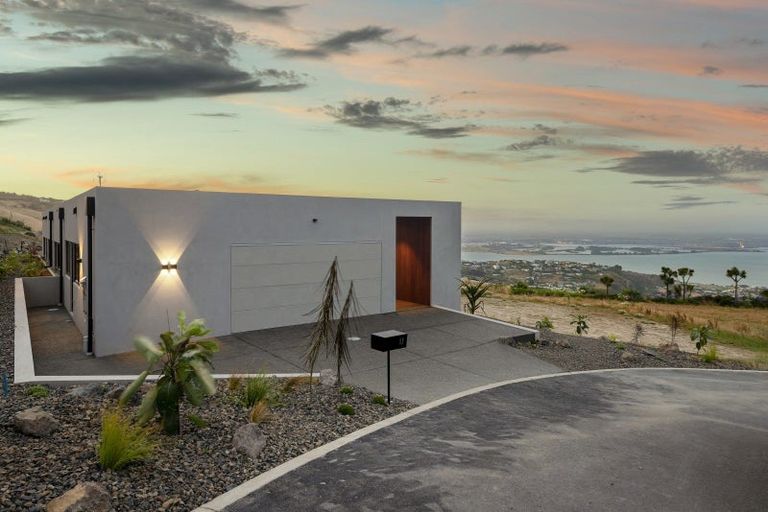 Photo of property in 17 Rauhea Lane, Clifton, Christchurch, 8081