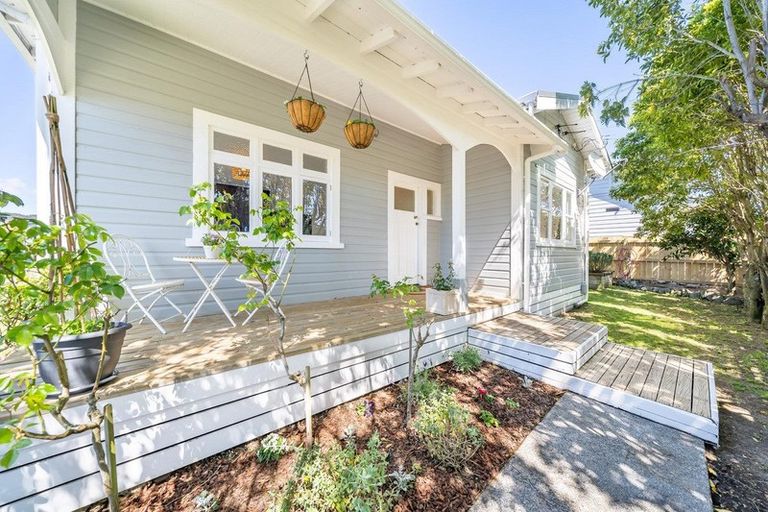 Photo of property in 14 Granville Street, Silverstream, Upper Hutt, 5019