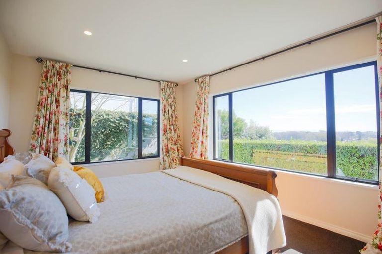 Photo of property in 39 Overdale Drive, Cashmere, Christchurch, 8022