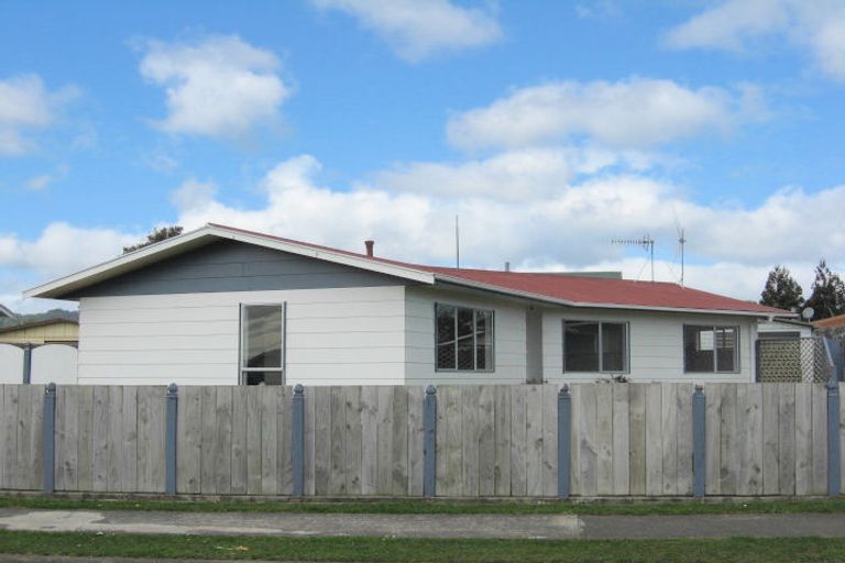 Photo of property in 29 Solway Street, Levin, 5510