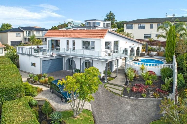 Photo of property in 21 Chelsea View Drive, Chatswood, Auckland, 0626
