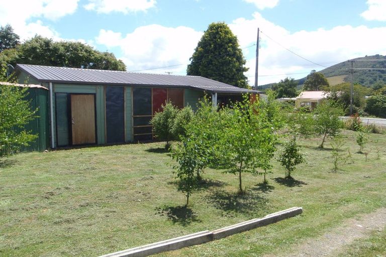 Photo of property in 79 Main Road, Clinton, 9534