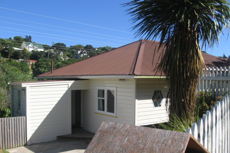Photo of property in 11 Creswick Terrace, Northland, Wellington, 6012
