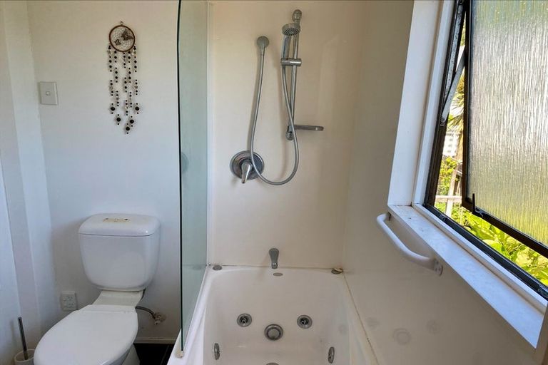 Photo of property in 3b Pukatea Street, Eastbourne, Lower Hutt, 5013