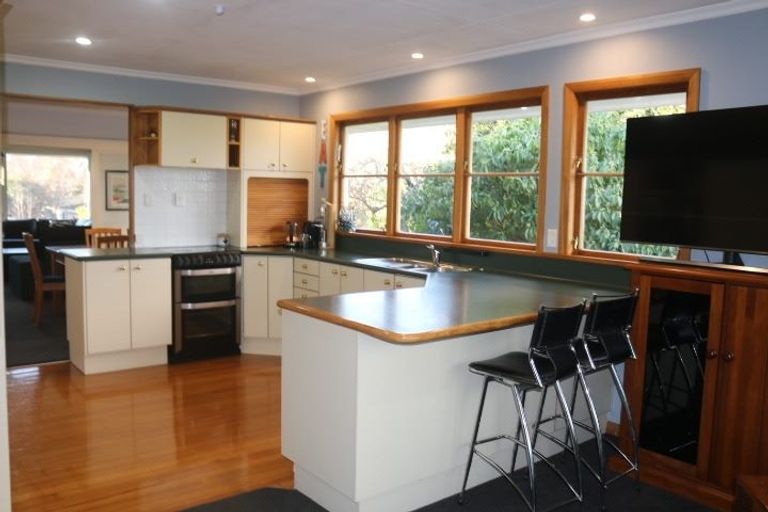 Photo of property in 30 Churchill Avenue, Hokowhitu, Palmerston North, 4410